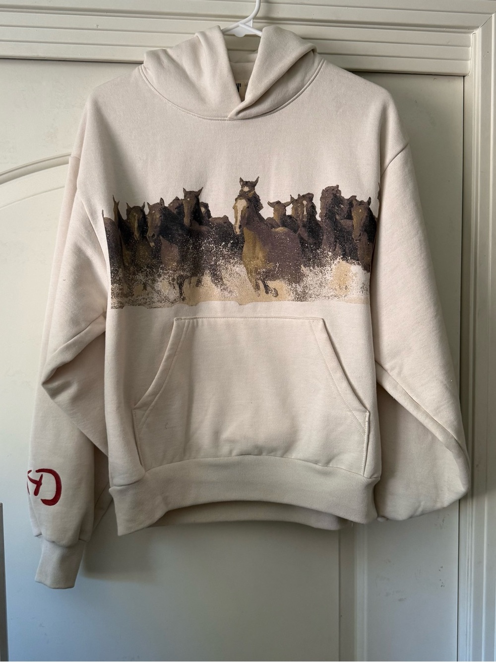 Darlin’ brand Cream Pullover Hoodie with Branded Neck Tag running horses western